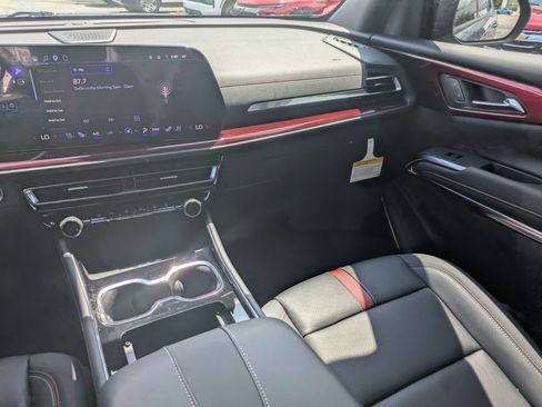 Used 2026 Chevrolet Traverse RS FWD image 19