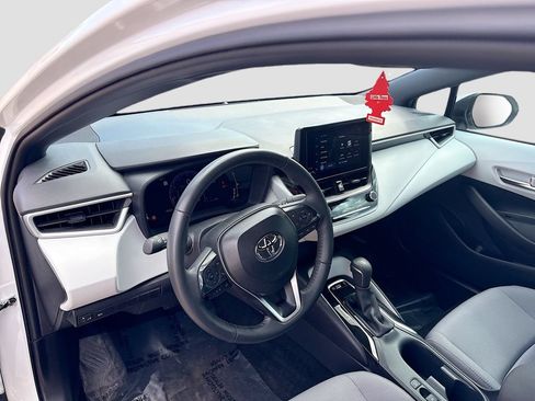 Used 2026 Toyota Corolla SE FWD image 9