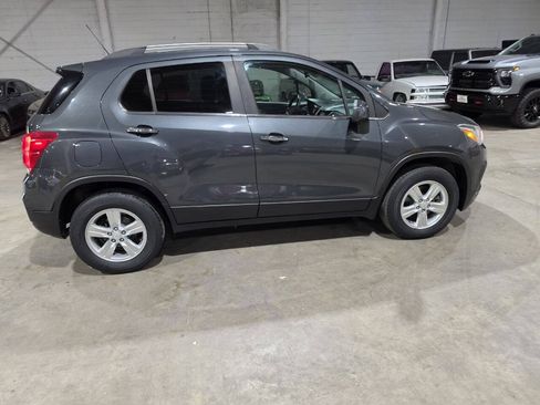 Used 2017 Chevrolet Trax LT w/ LT Convenience Package AWD/4WD image 13