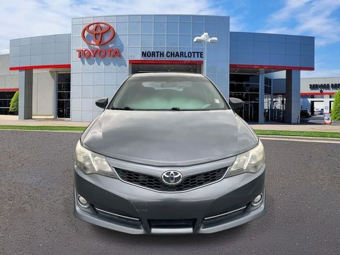Used 2012 Toyota Camry SE image 3