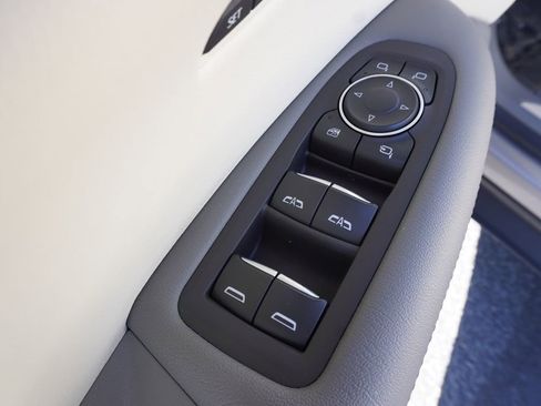 Certified 2022 Cadillac XT5 Premium Luxury w/ Technology Package image 16