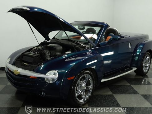 Used 2005 Chevrolet SSR w/ Preferred Equipment Group image 29