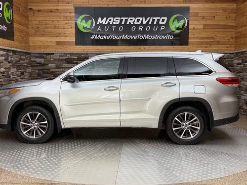 Used 2018 Toyota Highlander XLE AWD/4WD image 16
