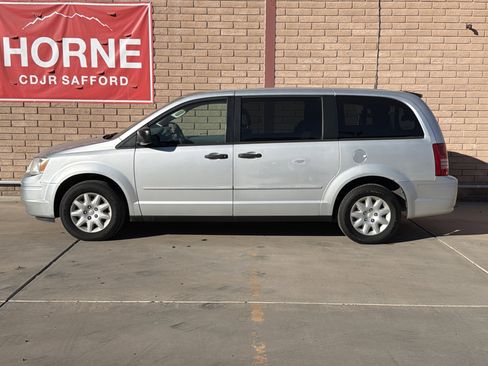 Used 2008 Chrysler Town & Country LX image 2