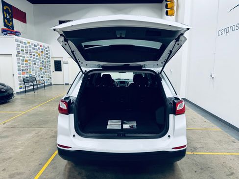 Used 2020 Chevrolet Equinox LS w/ LS Convenience Package image 27