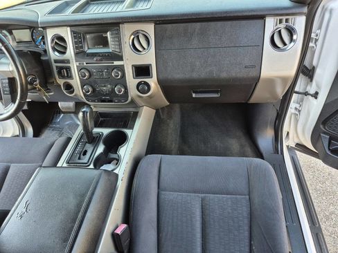 Used 2015 Ford Expedition XLT image 19