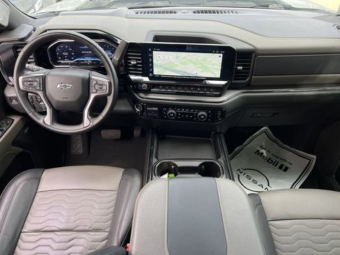 Used 2024 Chevrolet Silverado 2500 ZR2 w/ Technology Package image 11