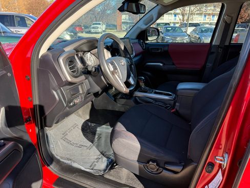 Used 2019 Toyota Tacoma SR5 image 10