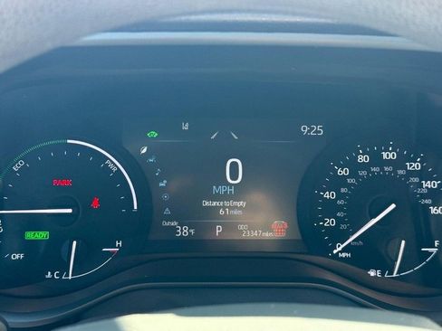 Used 2025 Toyota Sienna LE w/ LE Plus Package image 23