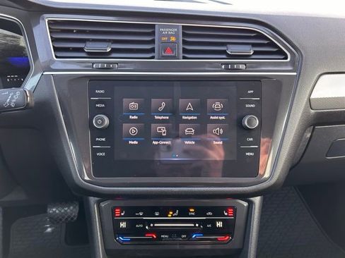 Used 2024 Volkswagen Tiguan SE image 13