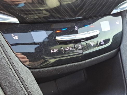 Used 2021 Cadillac XT6 Premium Luxury image 16