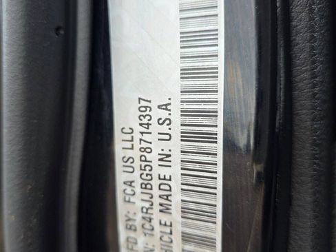 Used 2023 Jeep Grand Cherokee L Limited w/ Black Appearance Package image 33