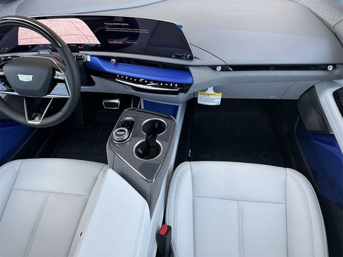 New 2025 Cadillac Optiq Luxury 1 image 17