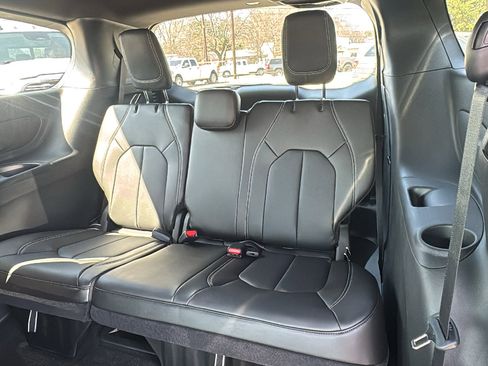 New 2026 Chrysler Pacifica Select image 15