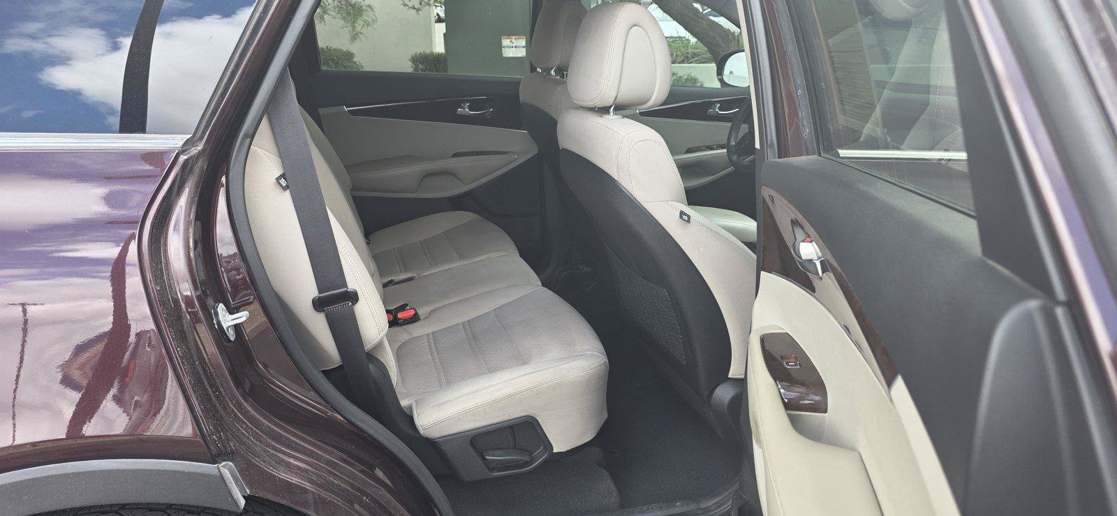 Used 2016 Kia Sorento FWD image 11