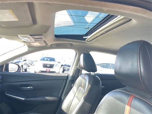 Used 2022 Nissan Sentra SR w/ SR Premium Package image 11