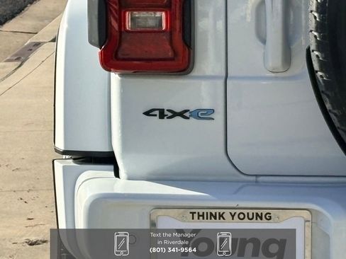 Used 2022 Jeep Wrangler Unlimited Sahara image 9