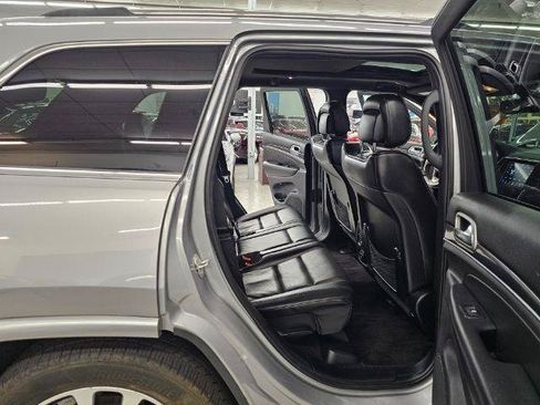 Used 2018 Jeep Grand Cherokee Overland AWD/4WD image 11