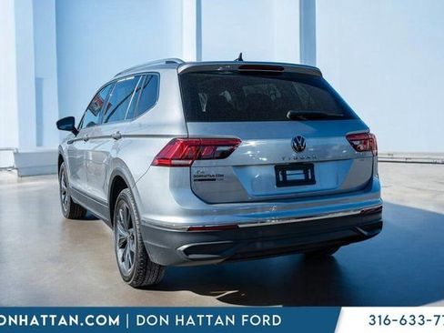 Used 2023 Volkswagen Tiguan SE image 32