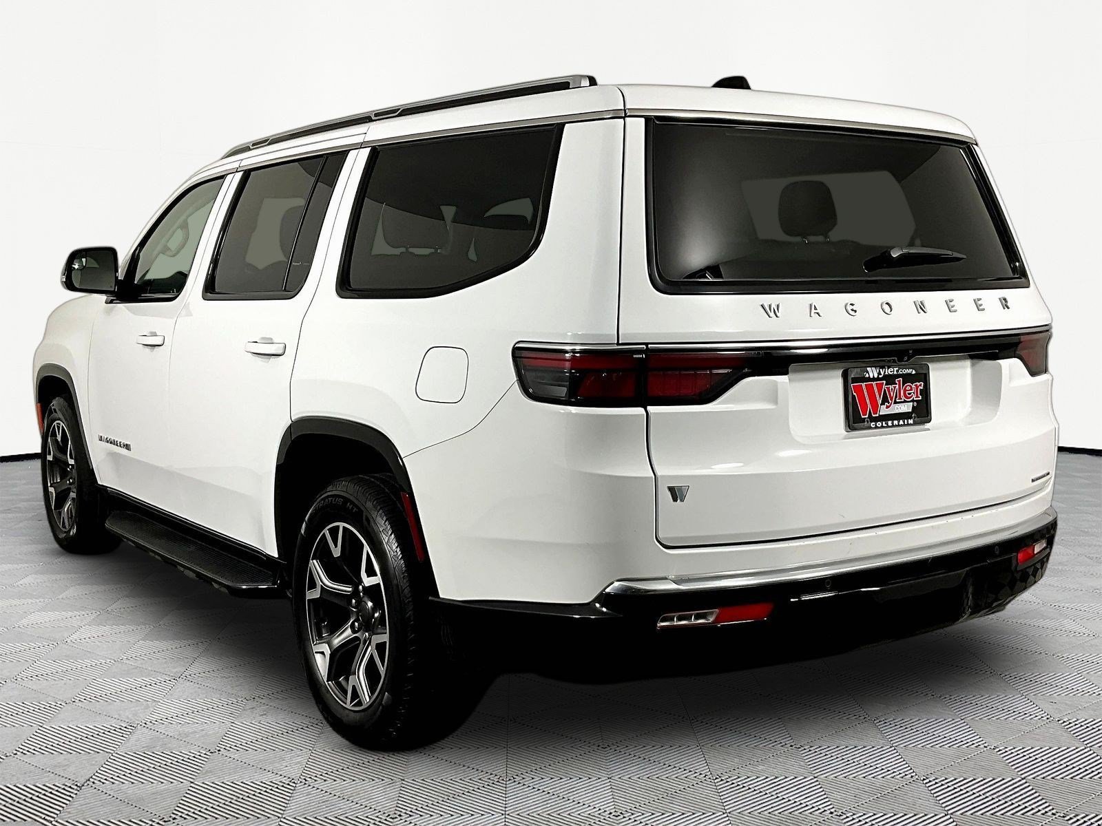 Used 2024 Jeep Wagoneer Series III AWD/4WD image 4