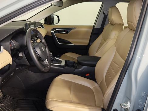 Used 2021 Toyota RAV4 XLE Premium image 15
