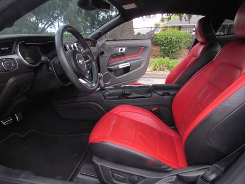 Used 2021 Ford Mustang GT Premium w/ GT Performance Package RWD image 18