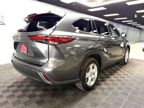 Used 2020 Toyota Highlander LE FWD image 14