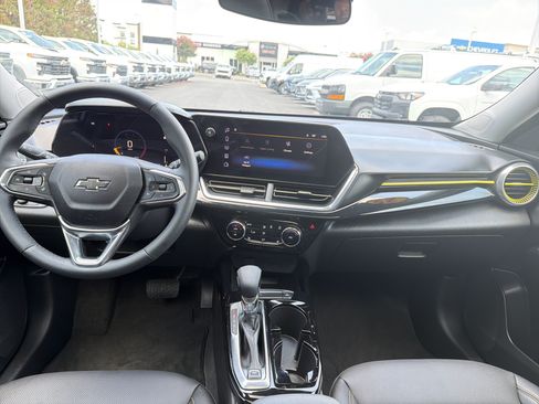 Used 2025 Chevrolet Trax ACTIV w/ Sunroof Package FWD image 30