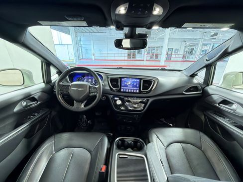 Used 2019 Chrysler Pacifica Touring-L Plus w/ Advanced Safetytec Group FWD image 23