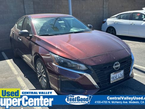 Certified 2024 Nissan Altima 2.5 SV FWD image 1