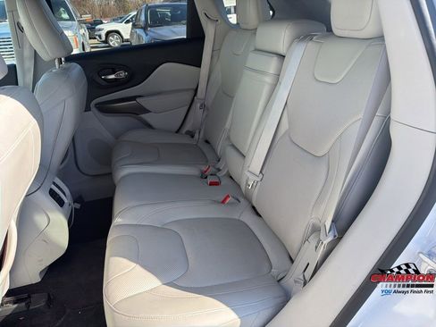 Used 2019 Jeep Cherokee Limited w/ Luxury Group image 19