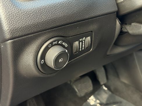 Used 2019 Jeep Compass Latitude w/ Popular Equipment Group image 24