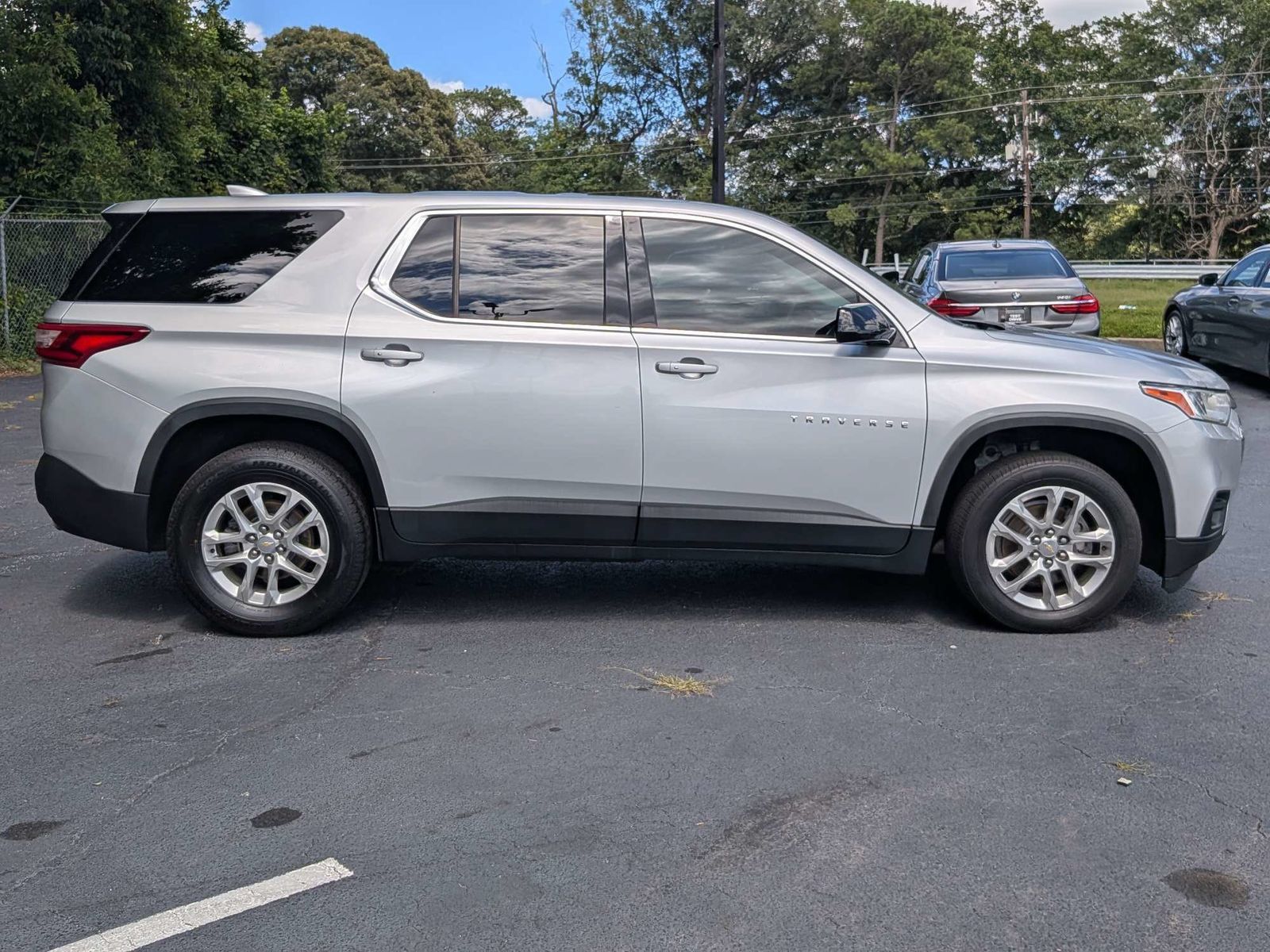 Used 2020 Chevrolet Traverse LS FWD image 3