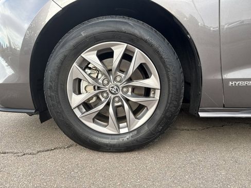 Used 2021 Toyota Sienna XLE image 34