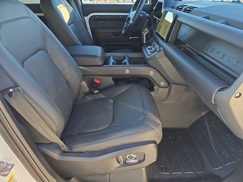 New 2025 Land Rover Defender 130 X-Dynamic SE AWD/4WD image 7