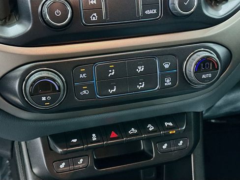 Used 2022 Chevrolet Colorado Z71 AWD/4WD image 15