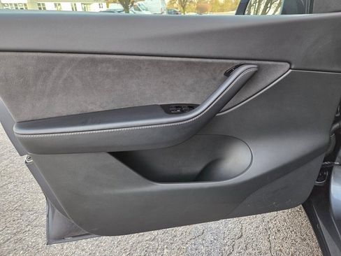 Used 2020 Tesla Model Y Long Range image 15