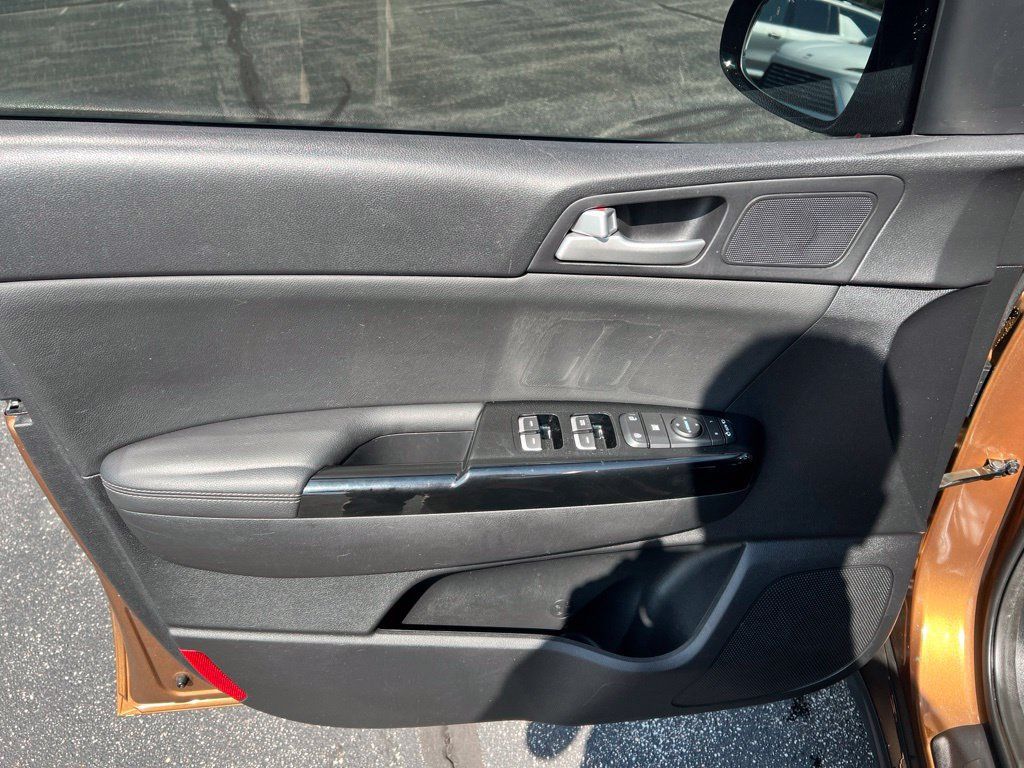 Used 2020 Kia Sportage EX AWD/4WD image 6