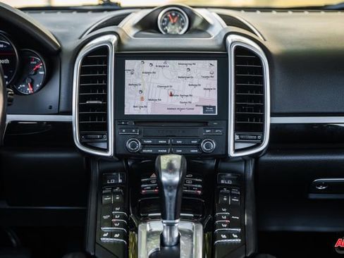 Used 2018 Porsche Cayenne Platinum Edition image 12