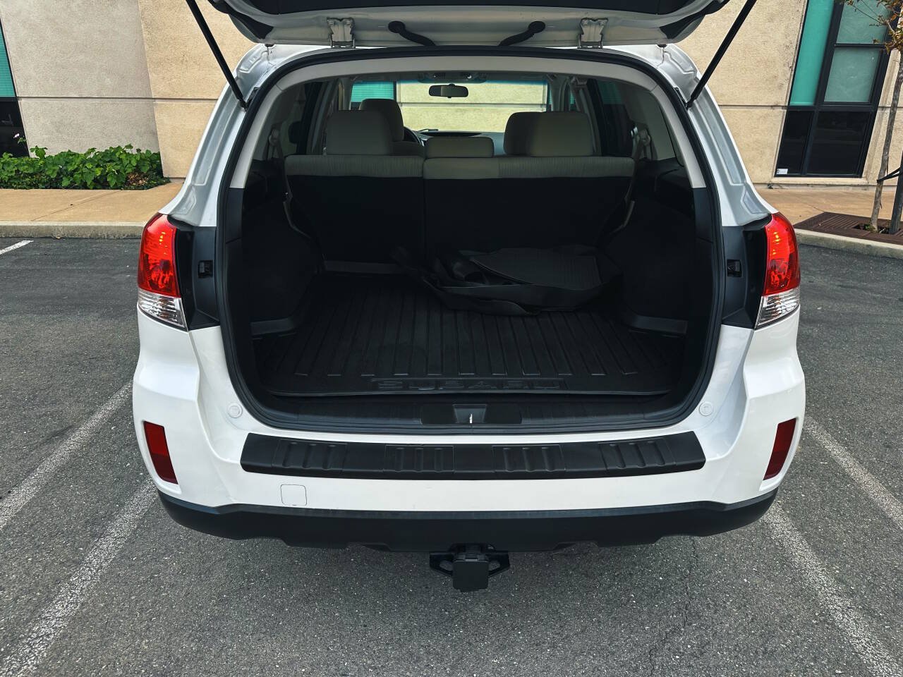 Used 2014 Subaru Outback 2.5i Premium AWD/4WD image 12