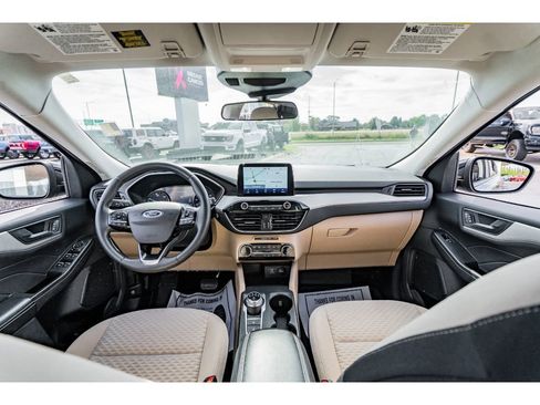 Used 2022 Ford Escape SE w/ SE Sport Appearance Package image 10