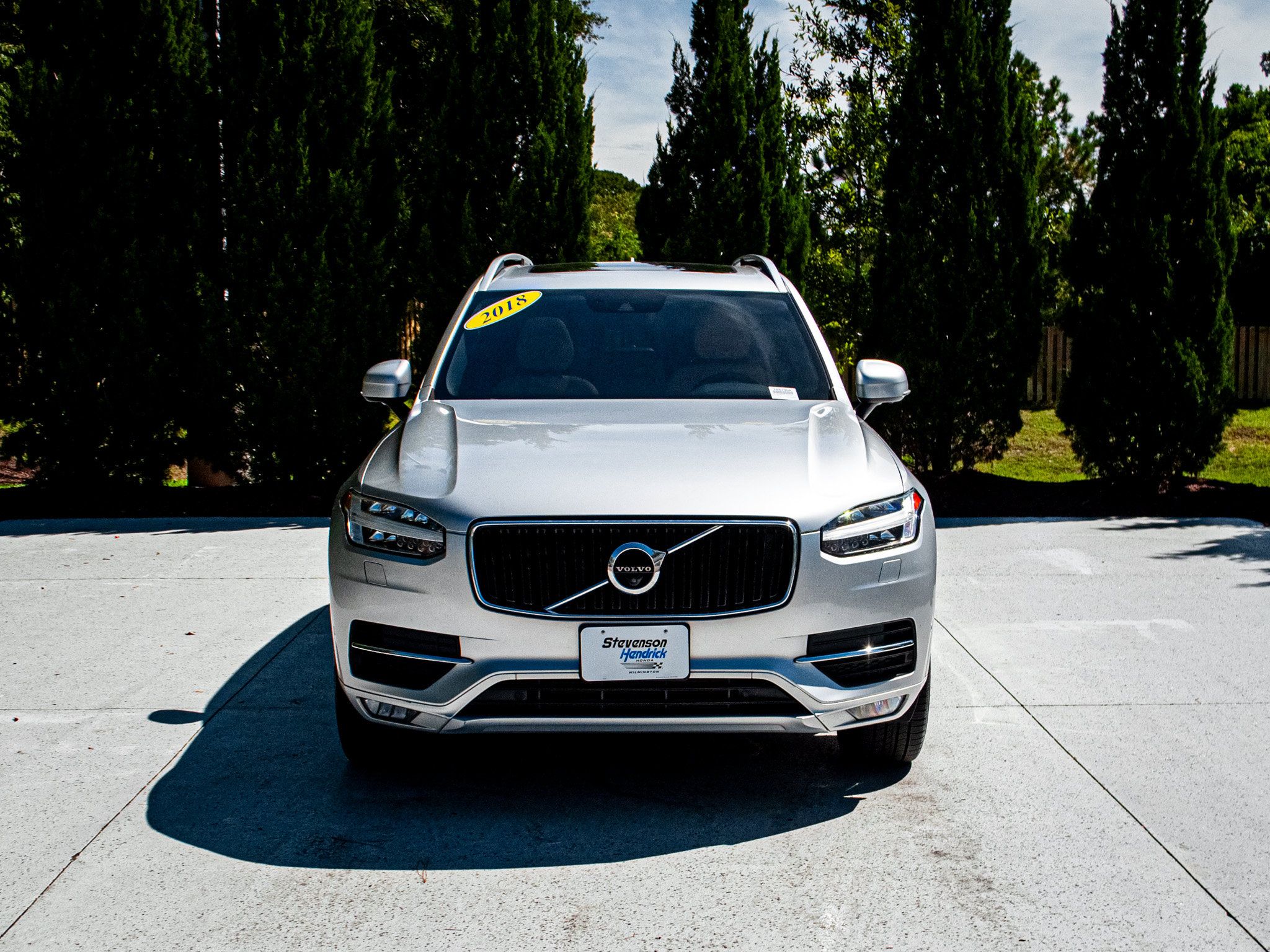 Used 2018 Volvo XC90 T6 Momentum w/ Convenience Package AWD/4WD image 3