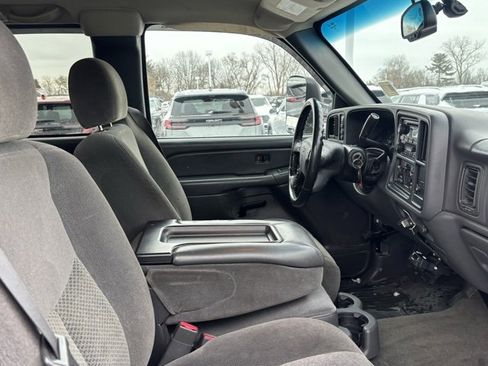 Used 2006 Chevrolet Silverado 2500 LT w/ Snow Plow Prep Package image 13