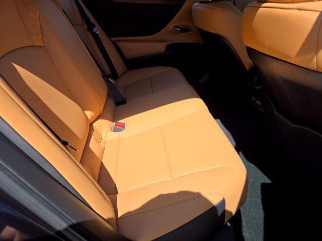 Used 2025 Lexus ES 350 w/ Premium Package FWD image 13