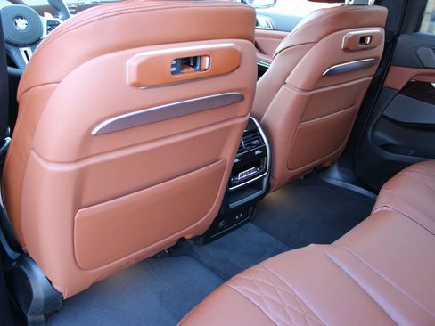 New 2026 BMW X7 M60i image 48