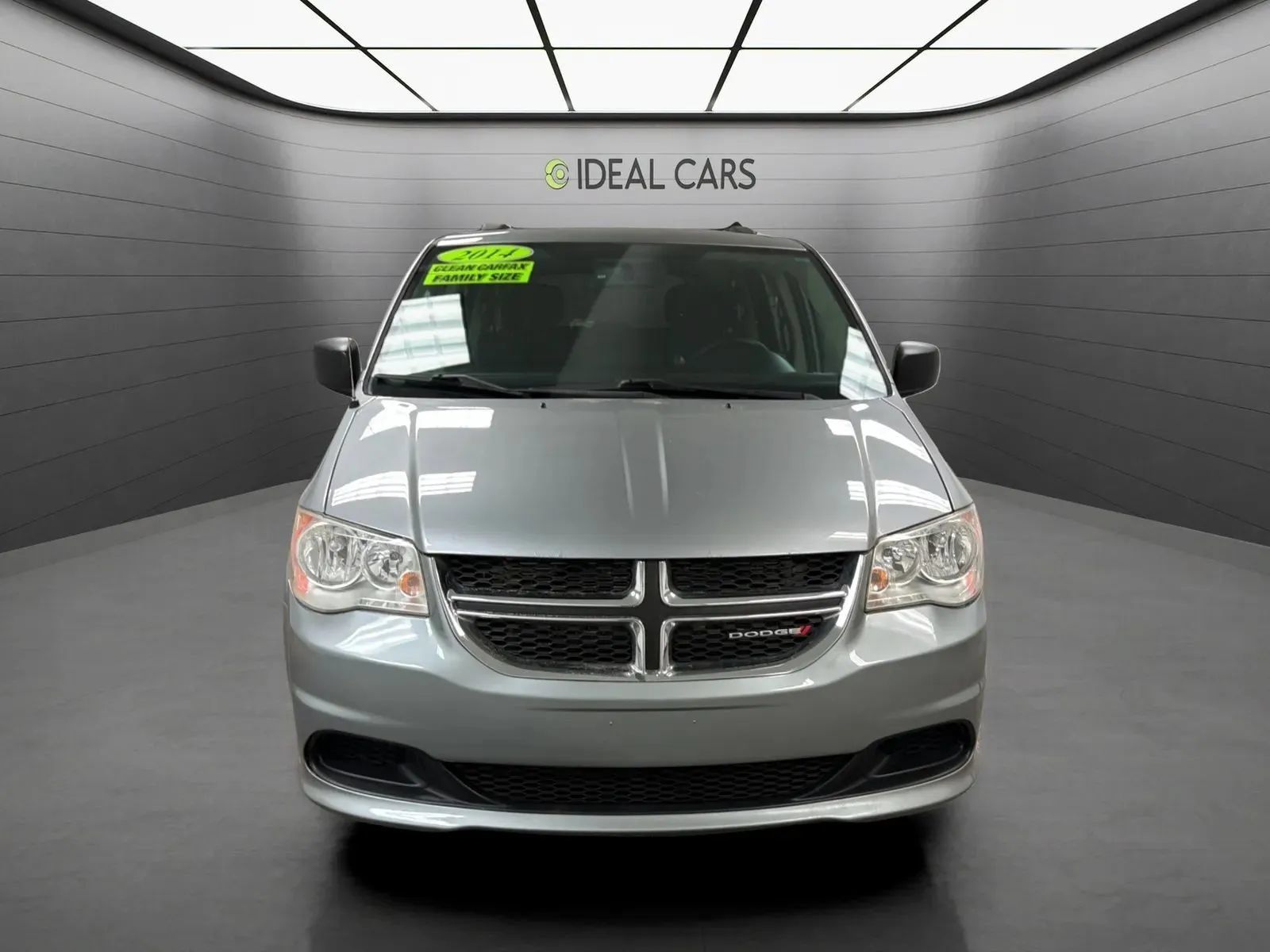 Used 2014 Dodge Grand Caravan SXT FWD image 2
