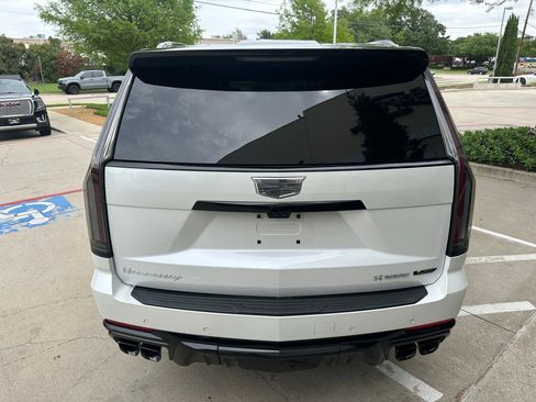 Used 2025 Cadillac Escalade V w/ LPO, ONYX Package image 5