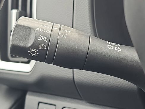 Used 2025 Nissan Frontier SV w/ SV Convenience Package image 28