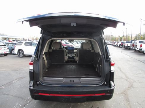 Used 2022 Lincoln Navigator Reserve image 5