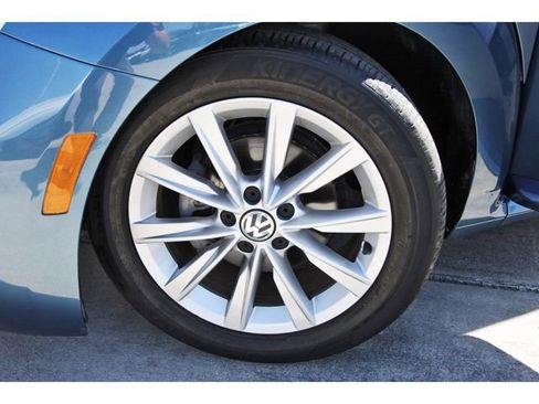 Used 2019 Volkswagen Beetle 2.0T SE image 30